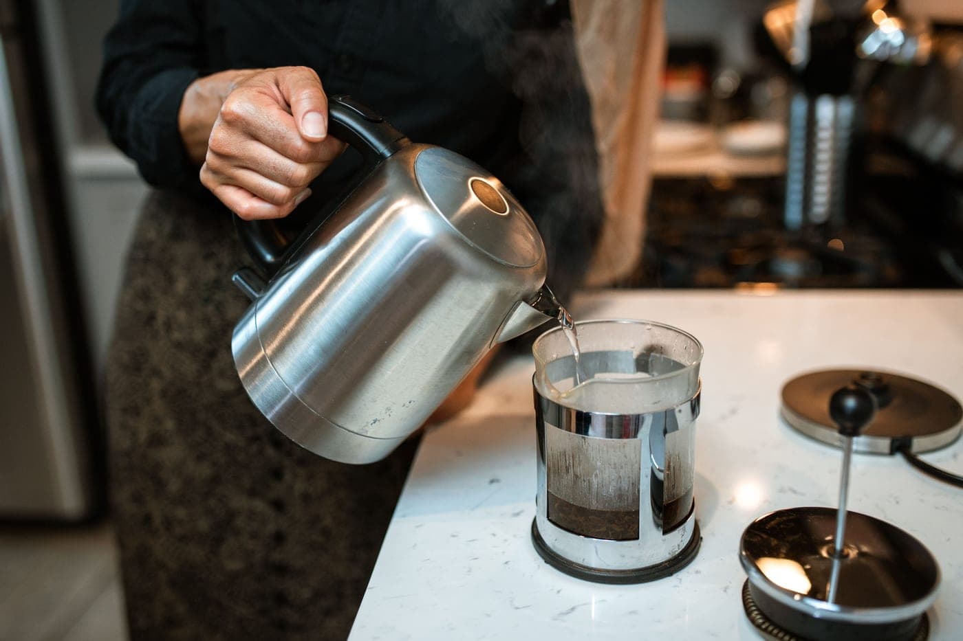 Electric all-in-one brewing system with a digital controller