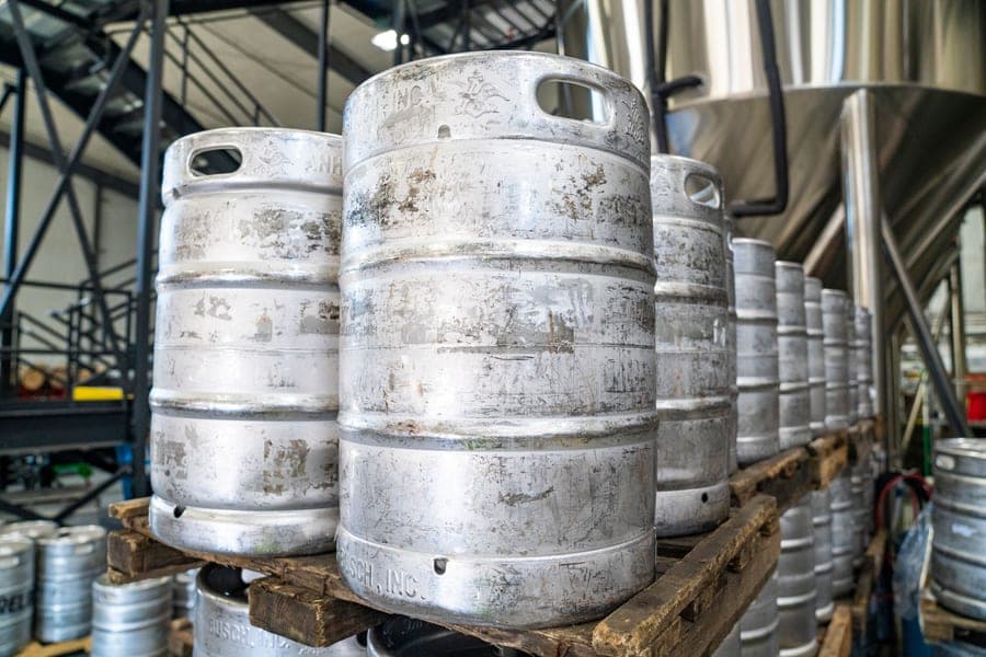 Stainless ball lock corny keg with gas and liquid posts