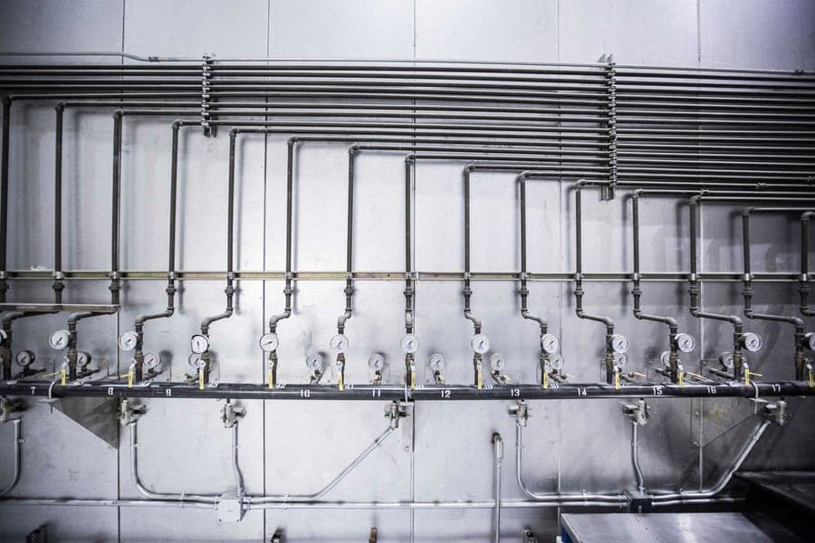 Multi-body secondary CO2 regulator manifold