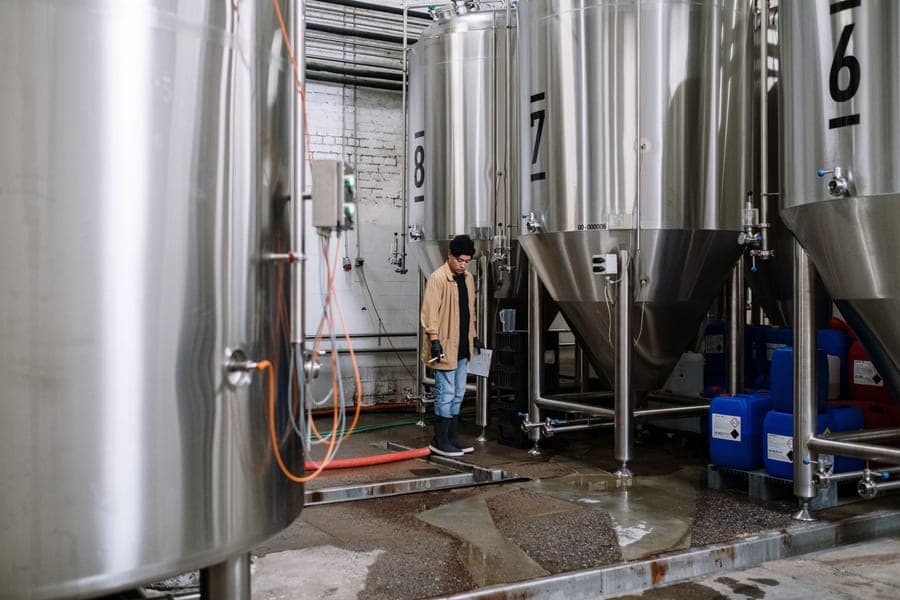 Jacketed stainless unitank fermenter