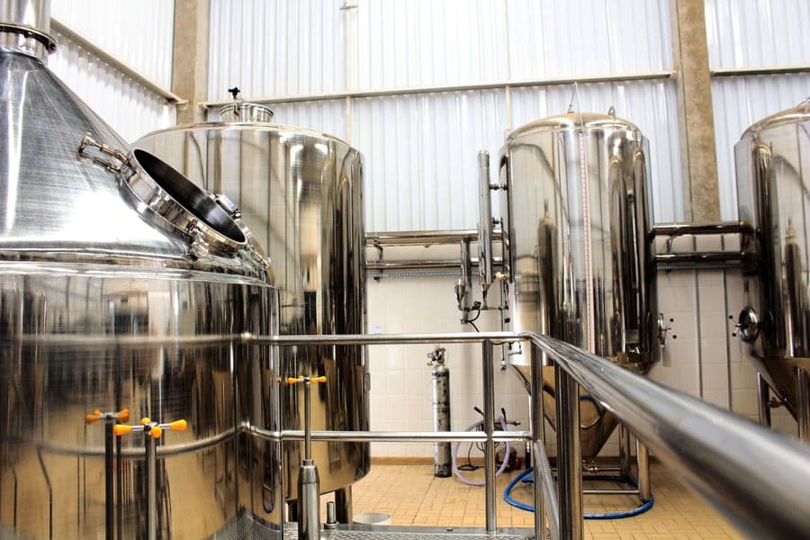 Welded stainless brew kettle with tri-clamp ports